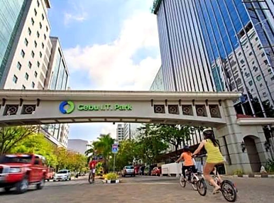 Cebu IT Park gateway and active streetscape